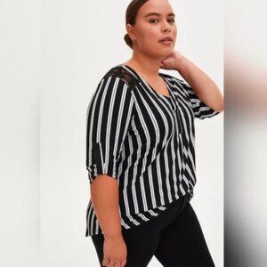 Torrid Harper Black and White Striped Tunic Blouse Lace Yoke Plus Size 3 3X